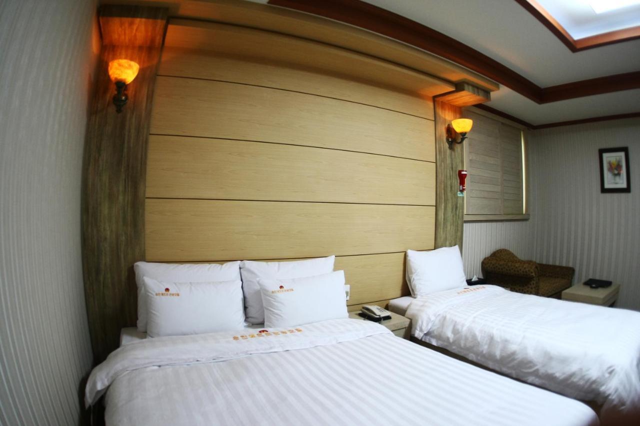 Metro Pol Tourist Hotel Pyeongtaek Bagian luar foto