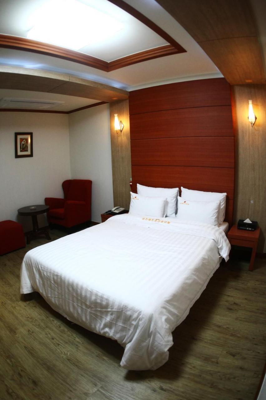 Metro Pol Tourist Hotel Pyeongtaek Ruang foto