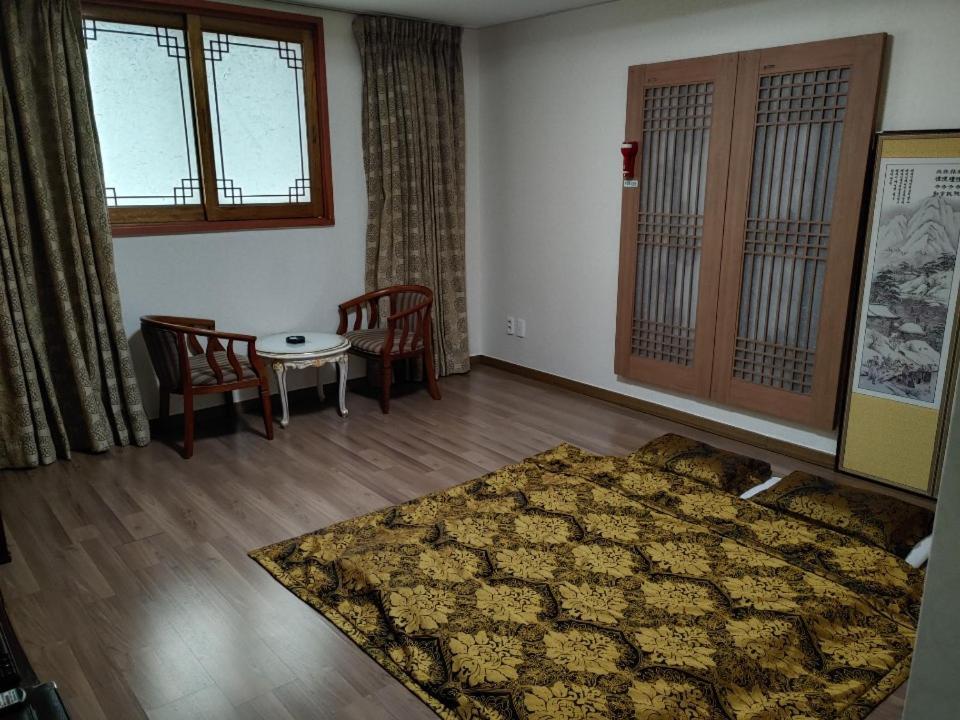 Metro Pol Tourist Hotel Pyeongtaek Bagian luar foto